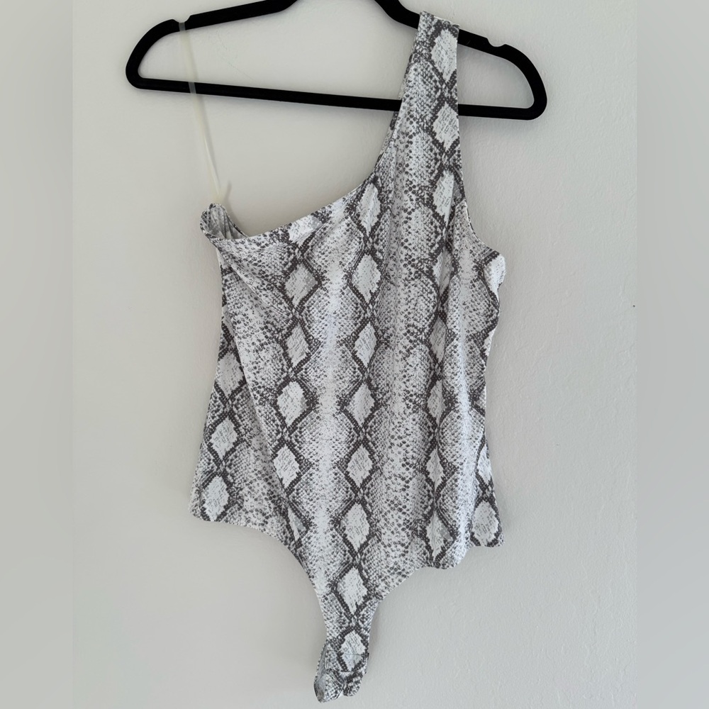 Le Lis One-Shoulder Snakeskin Bodysuit